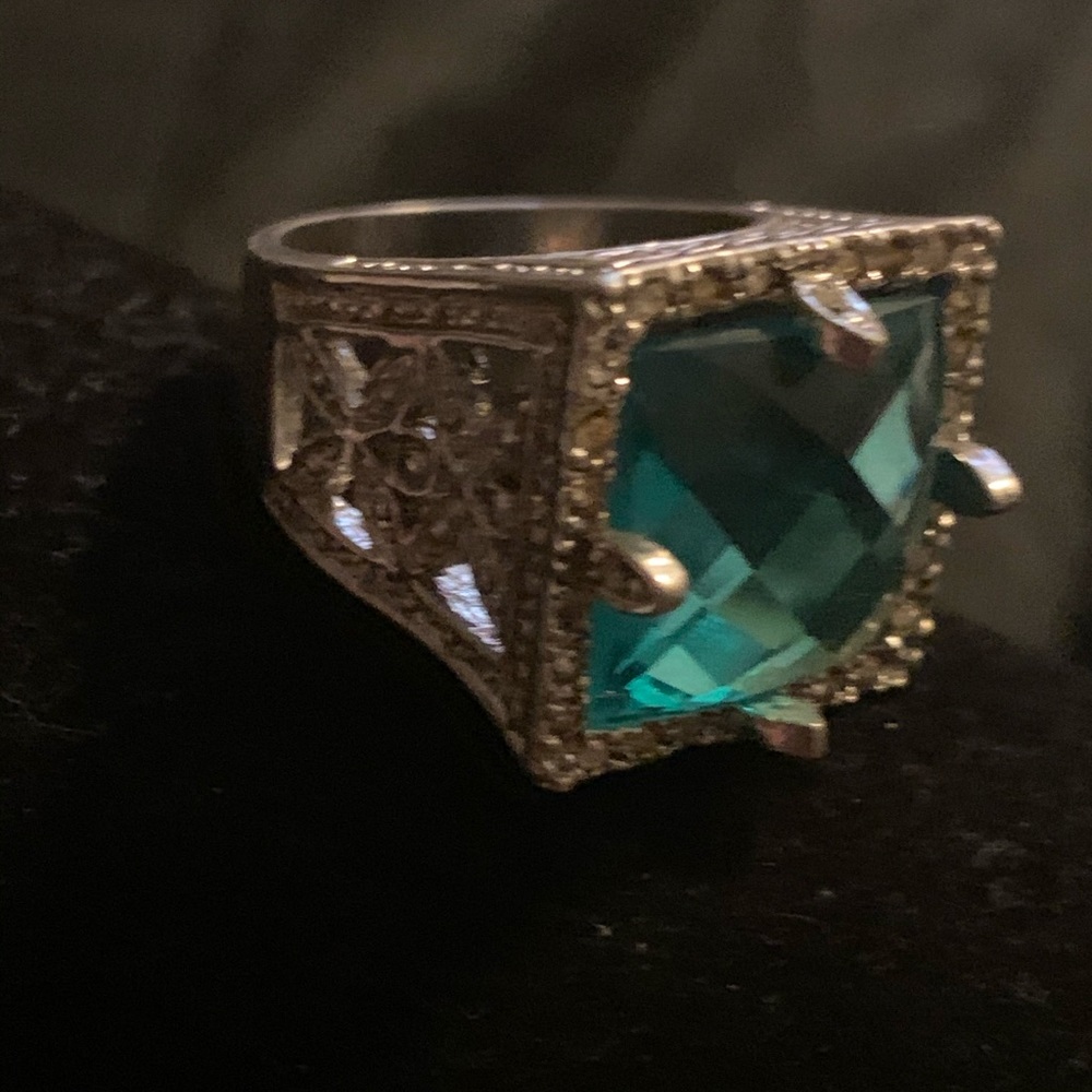 Ring - Picture 2 of 4